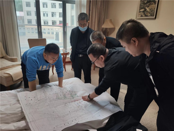 山東科技大學(xué)實(shí)用礦山壓力研究中心主任石永奎教授、郝建博士應邀赴龍煤雙鴨山礦業(yè)集團進(jìn)行技術(shù)交流